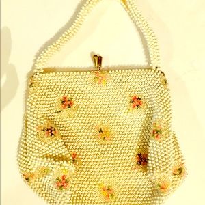 Vtg. Lumbered Beaded Creamy White Handbag w/Pink Flowers Hinge Kisslock